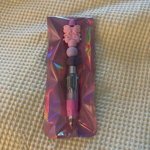 Pen w pink ballet slippers